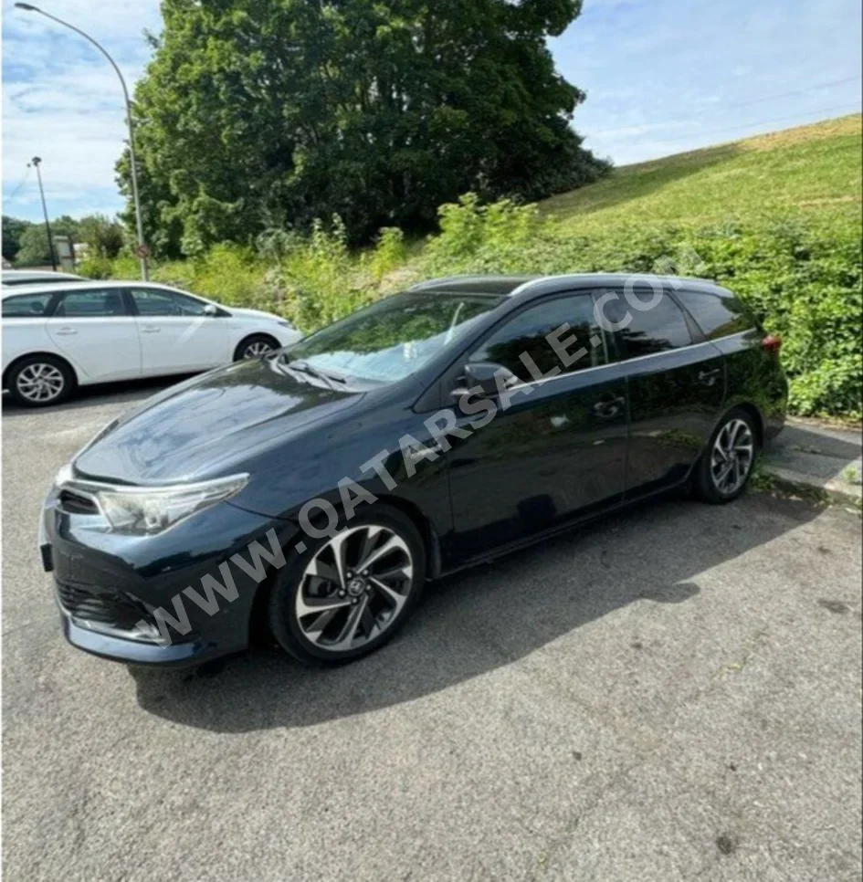 Toyota  Camry  Hybrid  2015  Automatic  255,504 Km  4 Cylinder  Four Wheel Drive (4WD)  Sedan  Dark Blue  With Warranty