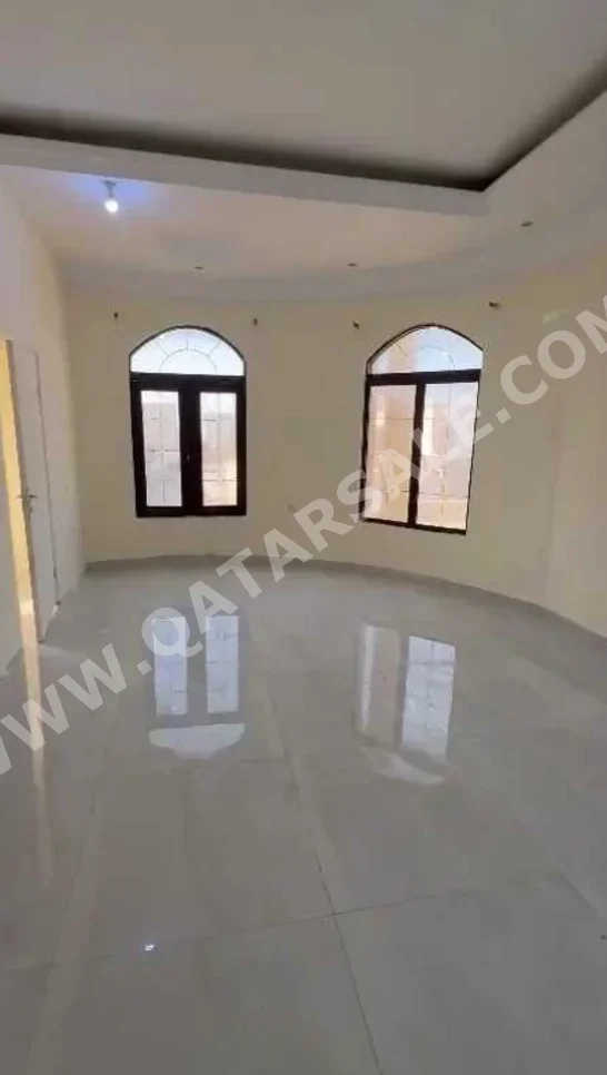 2 Bedrooms  Apartment  For Rent  in Al Wakrah -  Al Wakrah  Not Furnished