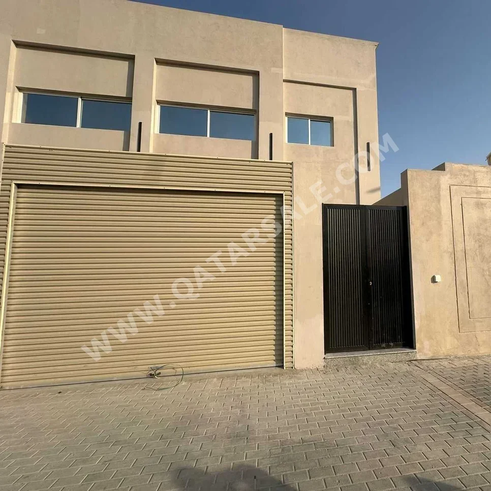 Family Residential  - Not Furnished  - Al Rayyan  - Izghawa  - 5 Bedrooms