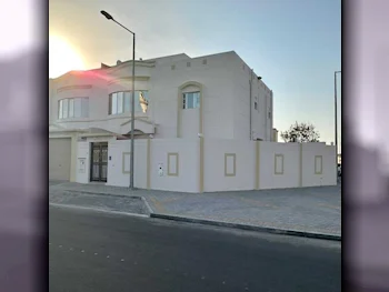 Family Residential  - Not Furnished  - Al Rayyan  - Izghawa  - 5 Bedrooms