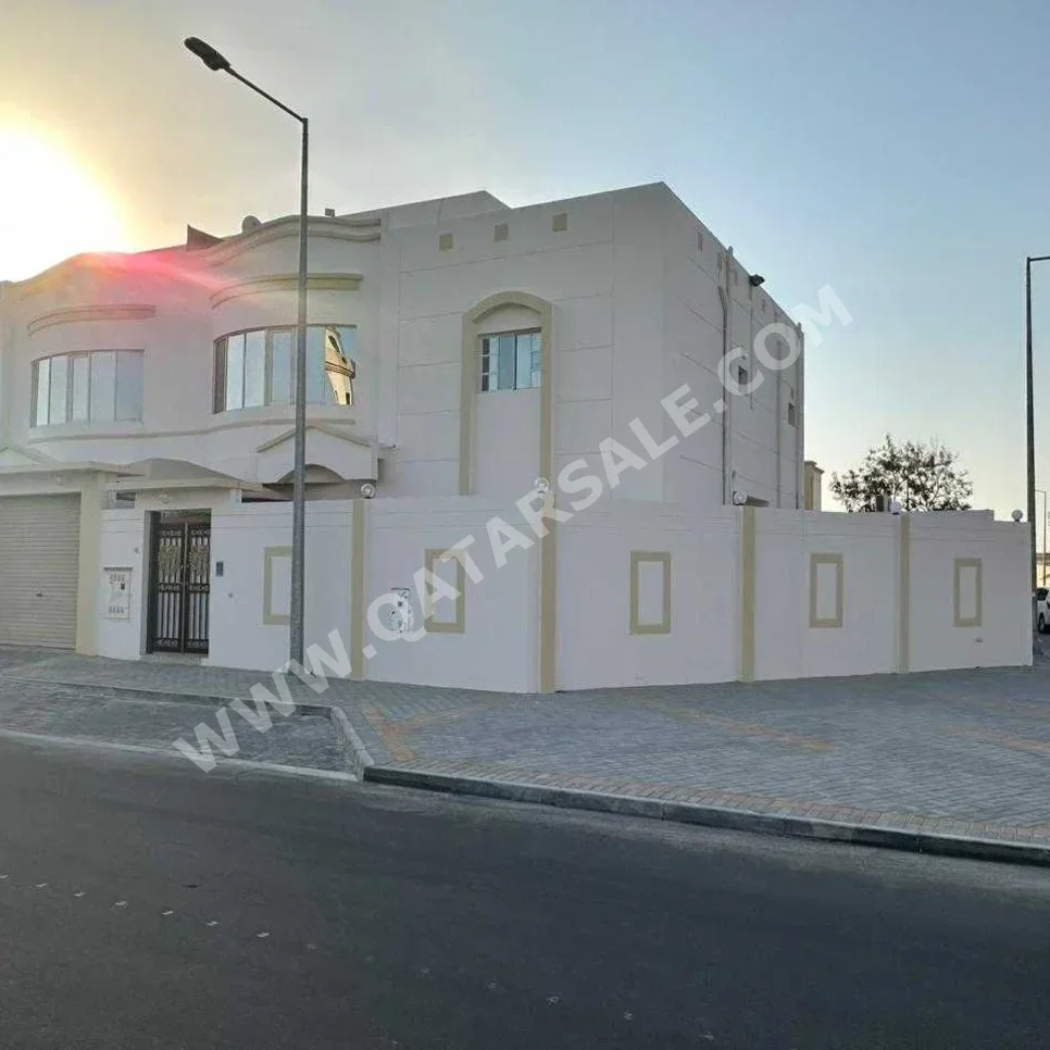 Family Residential  - Not Furnished  - Al Rayyan  - Izghawa  - 5 Bedrooms