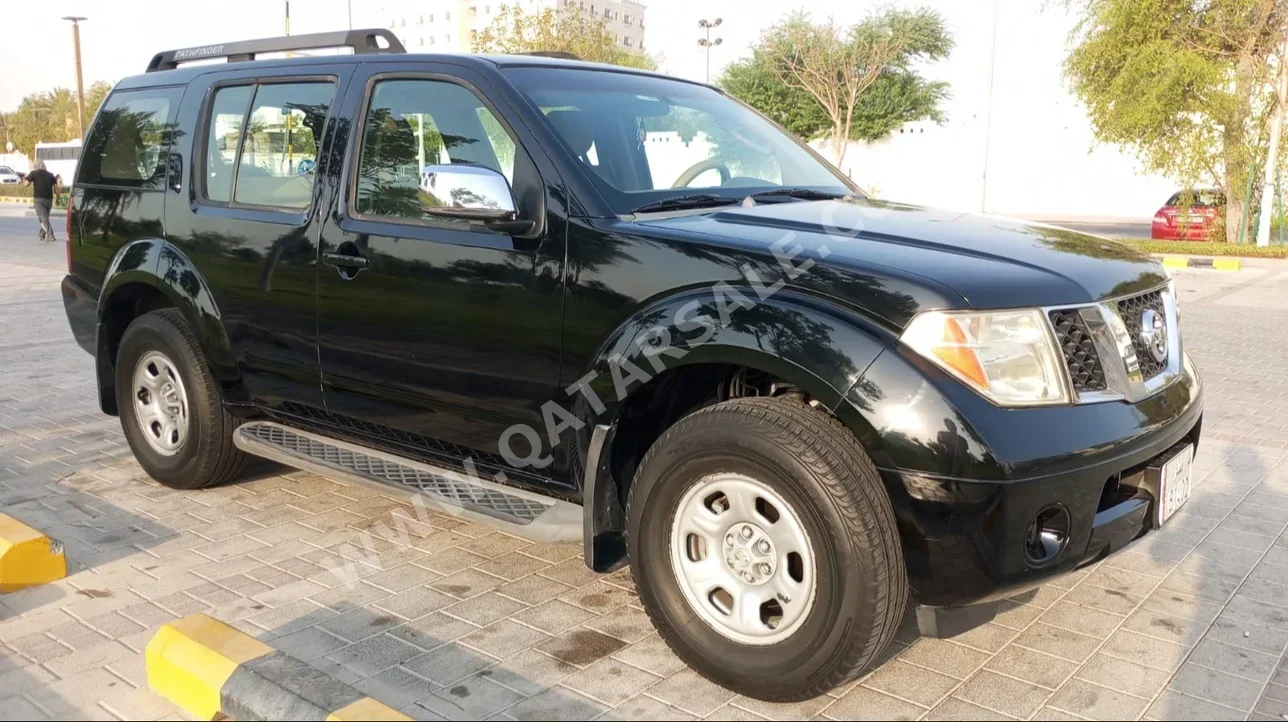 Nissan  Pathfinder  2007  Automatic  200,500 Km  6 Cylinder  SUV  Black