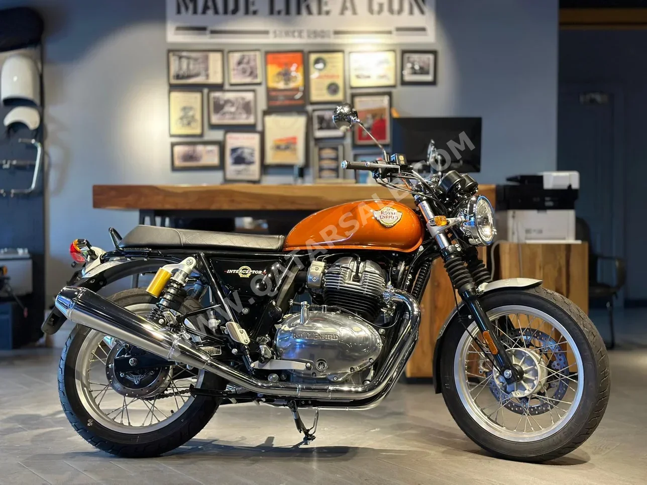 Royal Enfield  Interceptor -  2022 - Color Orange & Black -  Warranty