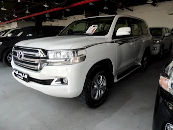 Toyota  Land Cruiser  GXR  2018  Automatic  180,000 Km  6 Cylinder  Four Wheel Drive (4WD)  SUV  White