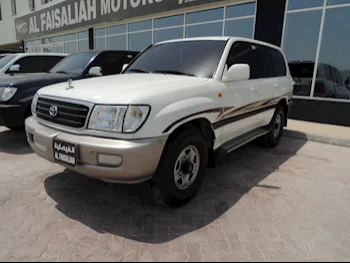 Toyota  Land Cruiser  GXR  2001  Manual  327,000 Km  6 Cylinder  Four Wheel Drive (4WD)  SUV  White