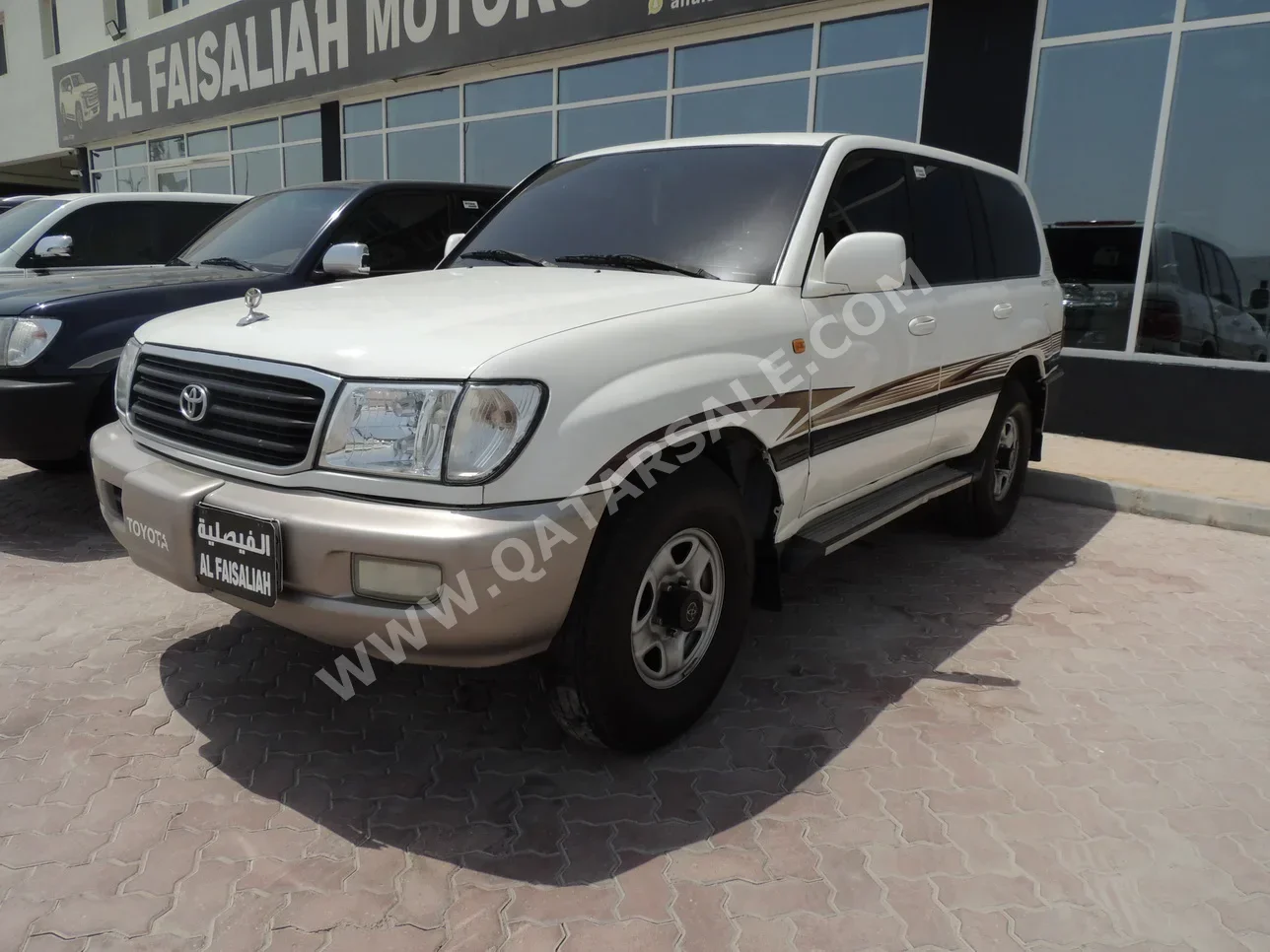 Toyota  Land Cruiser  GXR  2001  Manual  327,000 Km  6 Cylinder  Four Wheel Drive (4WD)  SUV  White