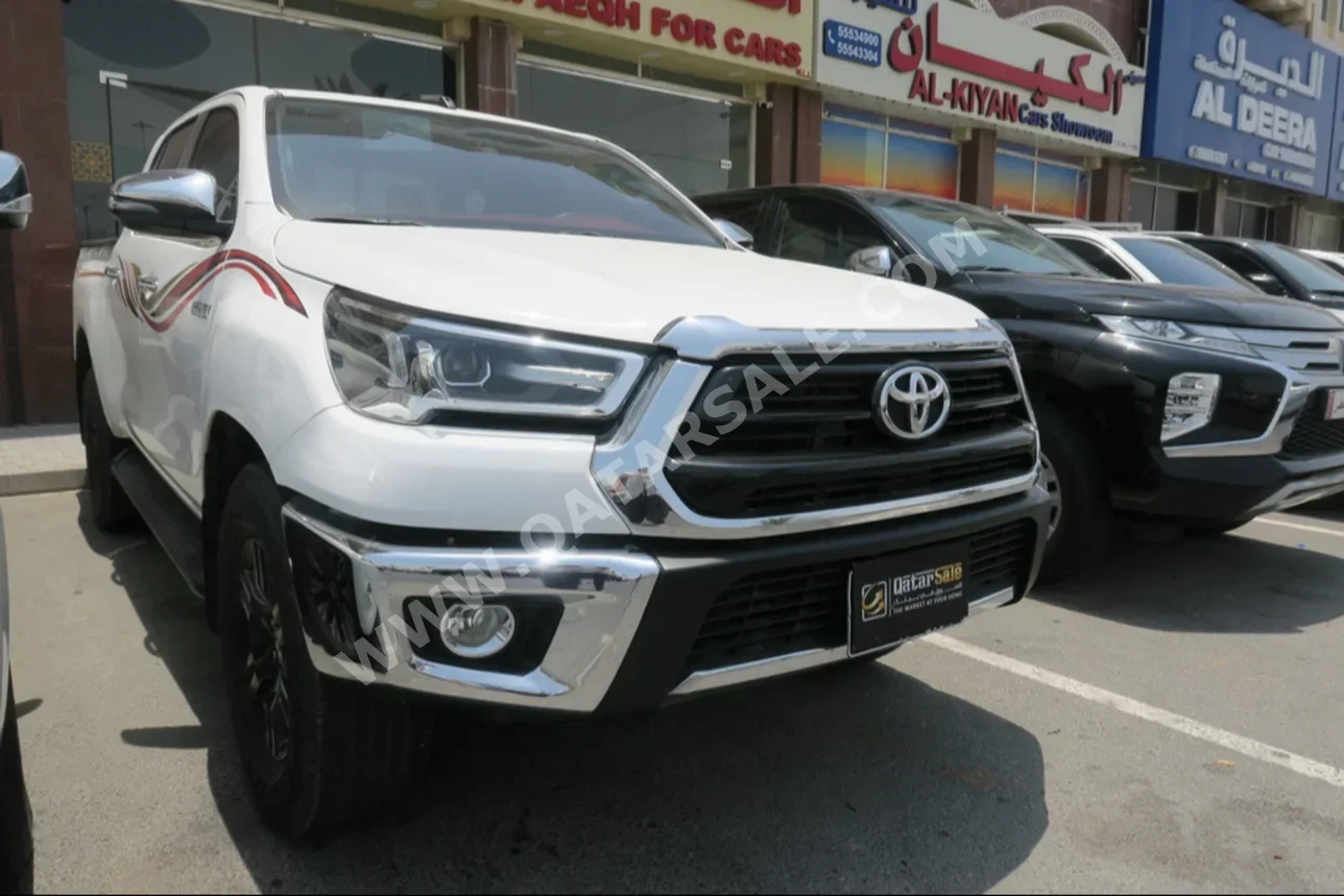 Toyota  Hilux  2021  Automatic  88,000 Km  4 Cylinder  Four Wheel Drive (4WD)  Pick Up  White