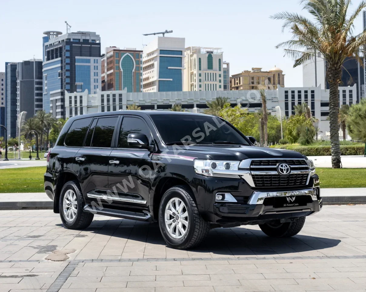 Toyota  Land Cruiser  GXR  2018  Automatic  90,000 Km  8 Cylinder  Four Wheel Drive (4WD)  SUV  Black