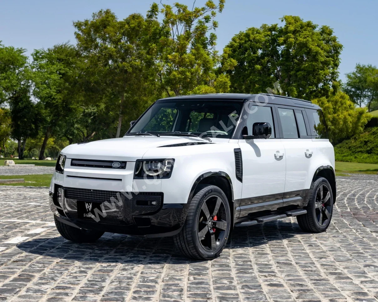 Land Rover  Defender  110 HSE  2022  Automatic  69,000 Km  6 Cylinder  Four Wheel Drive (4WD)  SUV  White  With Warranty