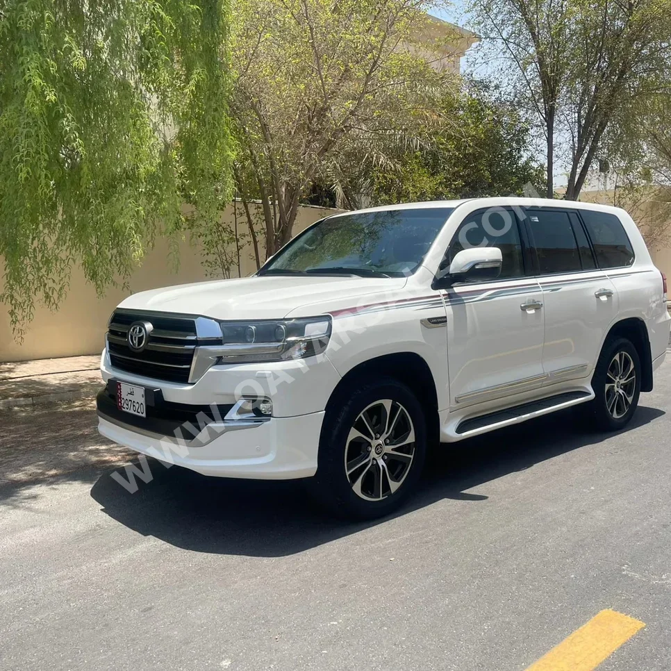 Toyota  Land Cruiser  GXR- Grand Touring  2020  Automatic  106,000 Km  8 Cylinder  Four Wheel Drive (4WD)  SUV  White