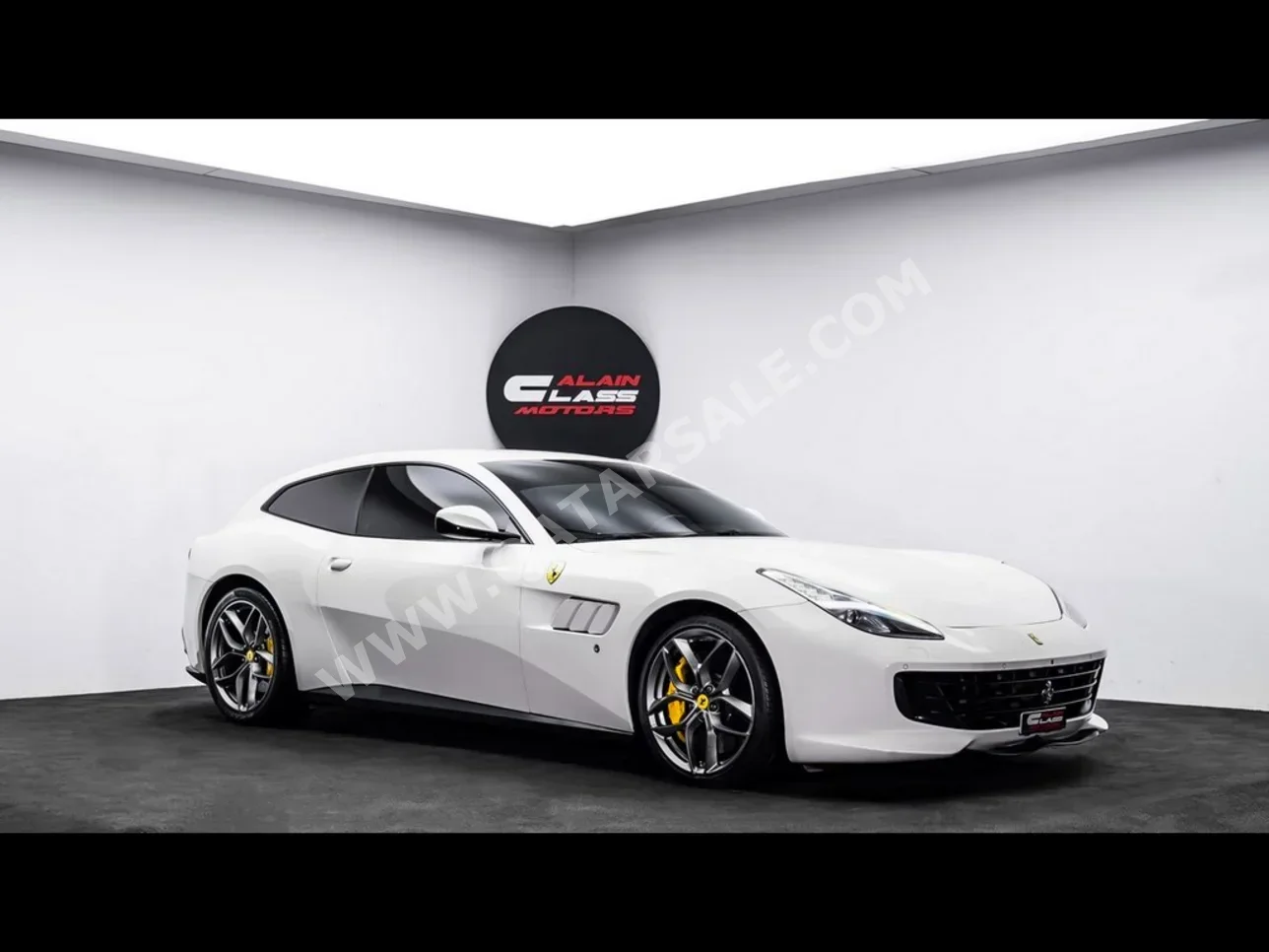 فيراري  GTC4lusso  2018  اوتوماتيك  49,390 كم  8 سلندر  دفع خلفي  هاتشباك  أبيض