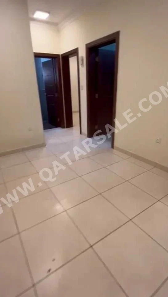 2 Bedrooms  Apartment  For Rent  in Doha -  Madinat Khalifa South  Not Furnished