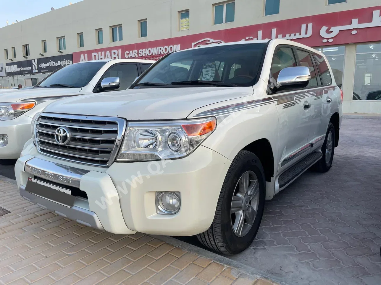 Toyota  Land Cruiser  GXR  2013  Automatic  352,000 Km  6 Cylinder  Four Wheel Drive (4WD)  SUV  White