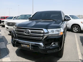  Toyota  Land Cruiser  GXR  2017  Automatic  280,000 Km  8 Cylinder  Four Wheel Drive (4WD)  SUV  Black  With Warranty