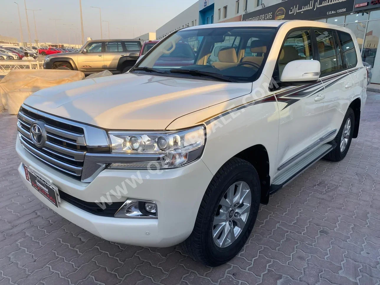 Toyota  Land Cruiser  GXR  2018  Automatic  317,000 Km  6 Cylinder  Four Wheel Drive (4WD)  SUV  White