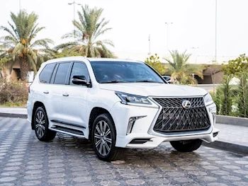 Lexus  LX  570  2016  Automatic  241,000 Km  8 Cylinder  Four Wheel Drive (4WD)  SUV  White