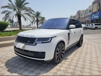 Land Rover  Range Rover  Vogue SE  2015  Automatic  180,000 Km  8 Cylinder  Four Wheel Drive (4WD)  SUV  White