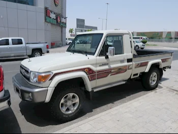 Toyota  Land Cruiser  LX  2013  Manual  78,000 Km  6 Cylinder  Four Wheel Drive (4WD)  Pick Up  White