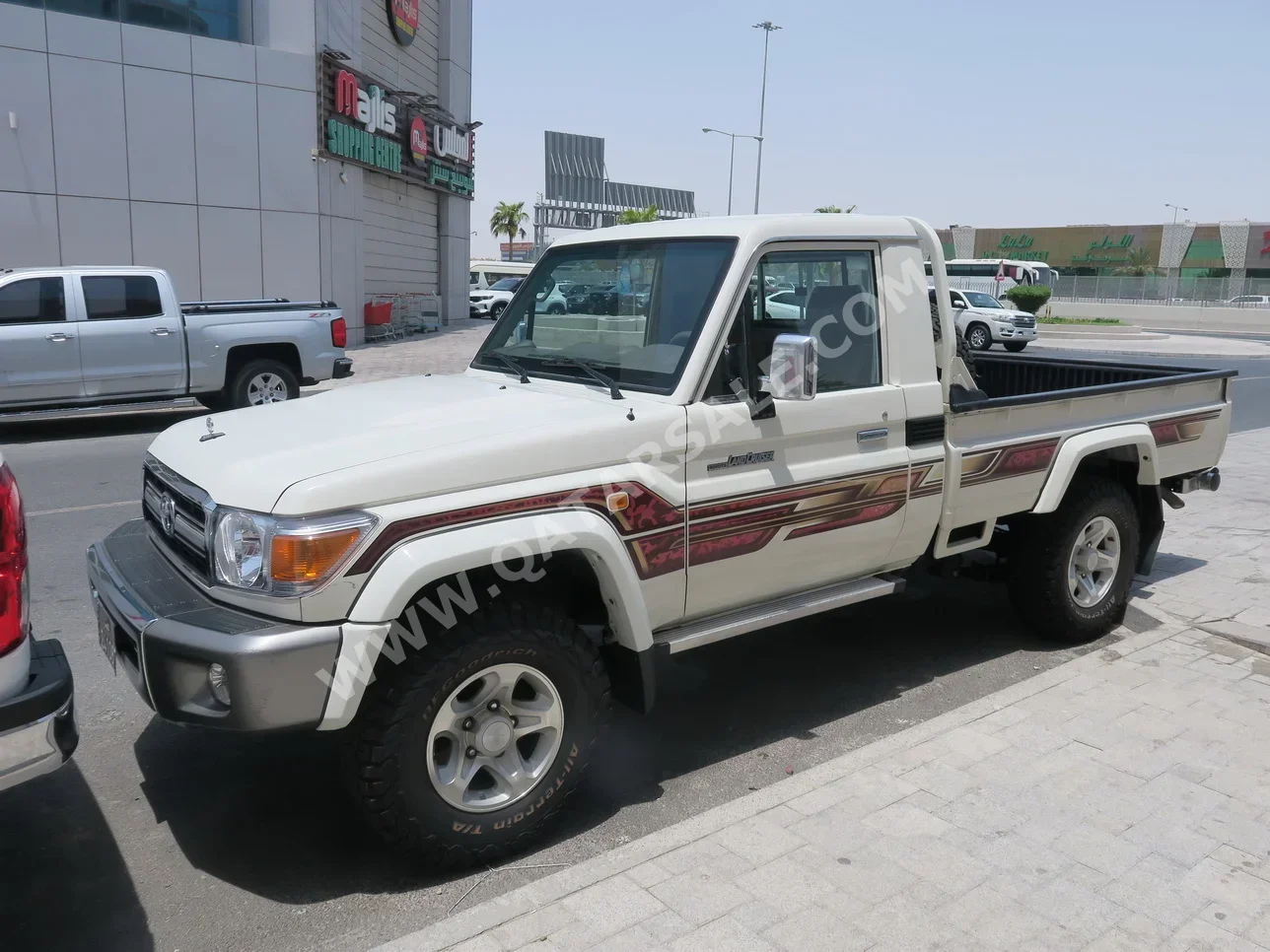 Toyota  Land Cruiser  LX  2013  Manual  78,000 Km  6 Cylinder  Four Wheel Drive (4WD)  Pick Up  White