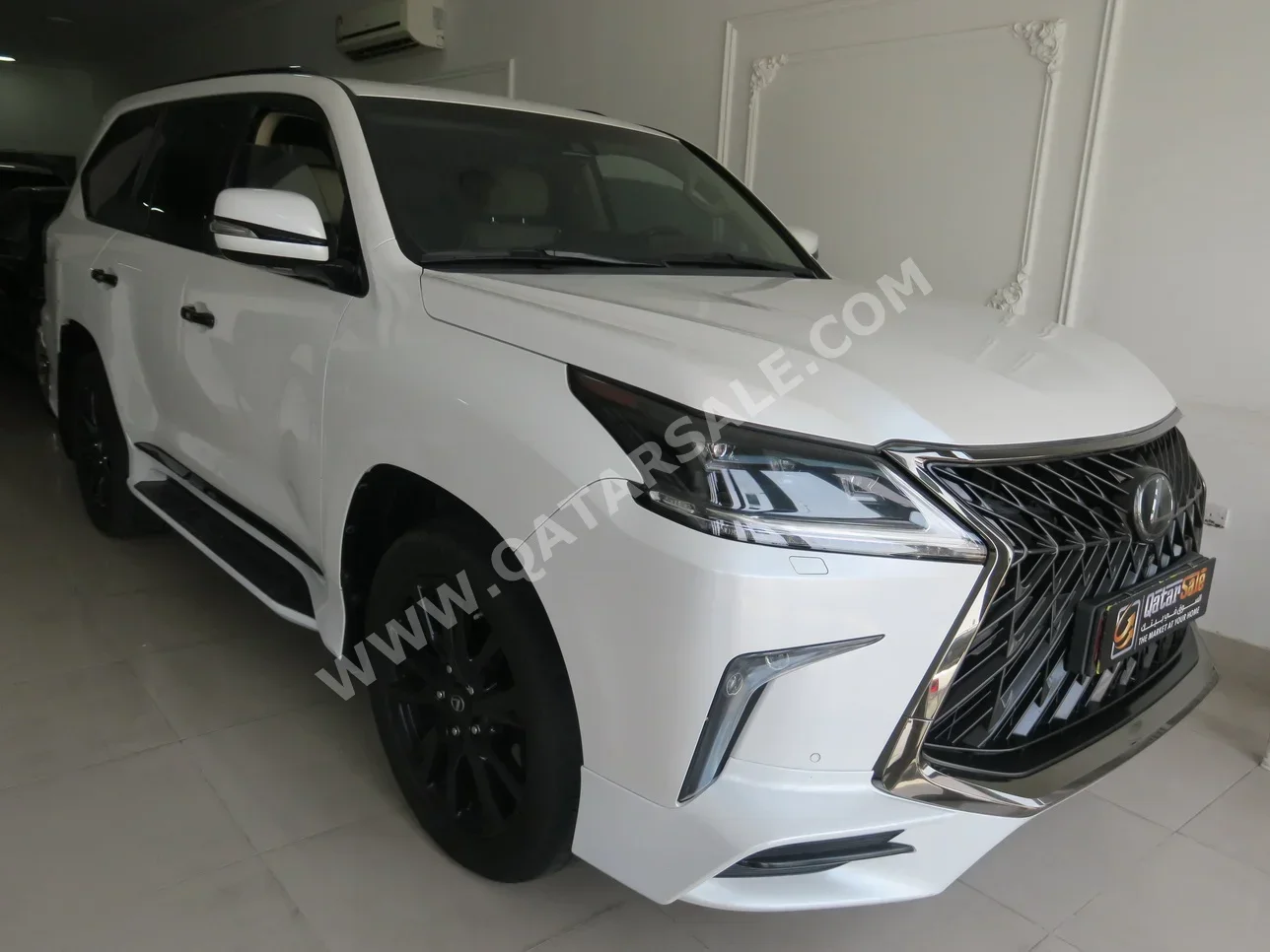 Lexus  LX  570 S Black Edition  2019  Automatic  118,000 Km  8 Cylinder  Four Wheel Drive (4WD)  SUV  White