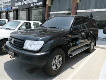 Toyota  Land Cruiser  G  2006  Manual  300,000 Km  6 Cylinder  Four Wheel Drive (4WD)  SUV  Black