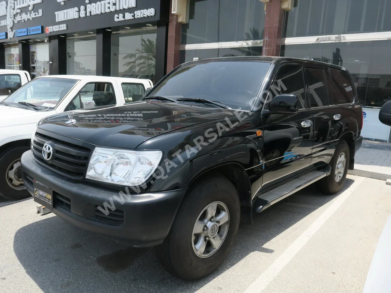 Toyota  Land Cruiser  G  2006  Manual  300,000 Km  6 Cylinder  Four Wheel Drive (4WD)  SUV  Black