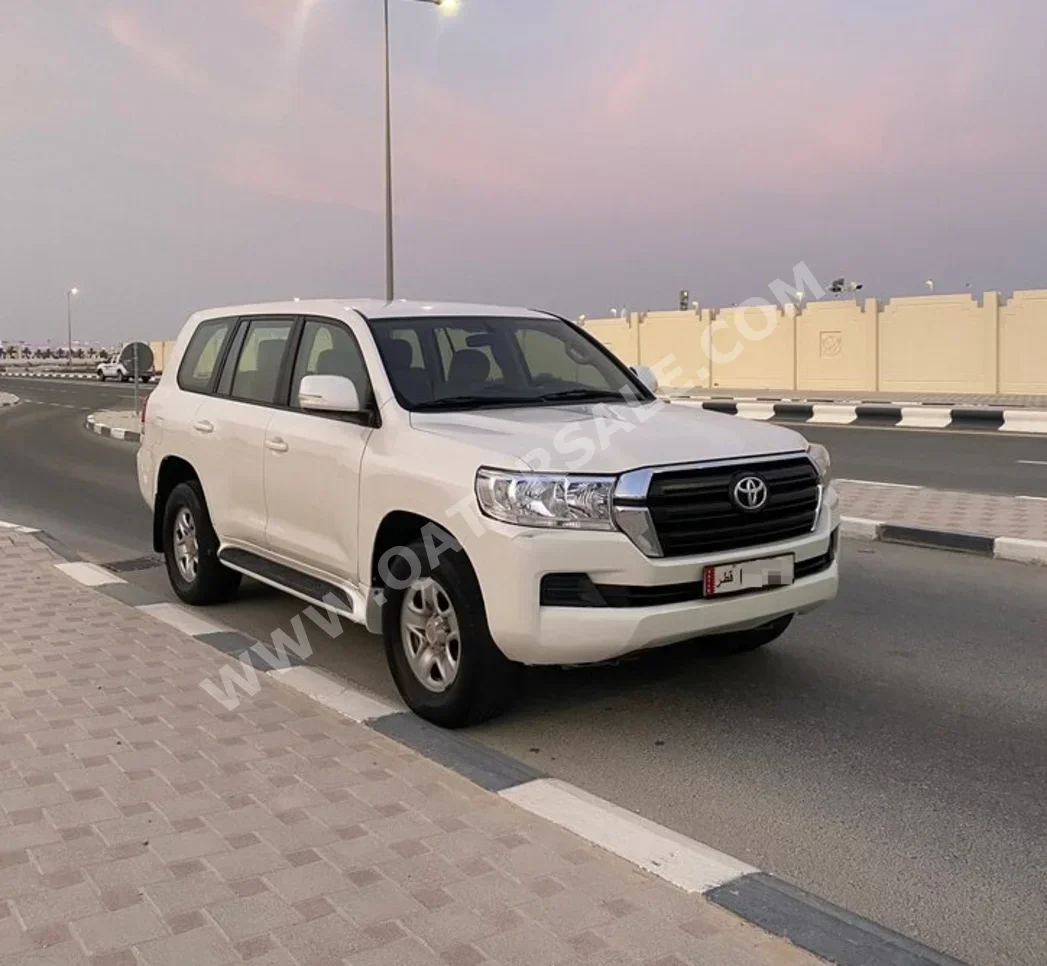 Toyota  Land Cruiser  GX  2016  Automatic  370٬000 Km  6 Cylinder  Four Wheel Drive (4WD)  SUV  Pearl  With Warranty