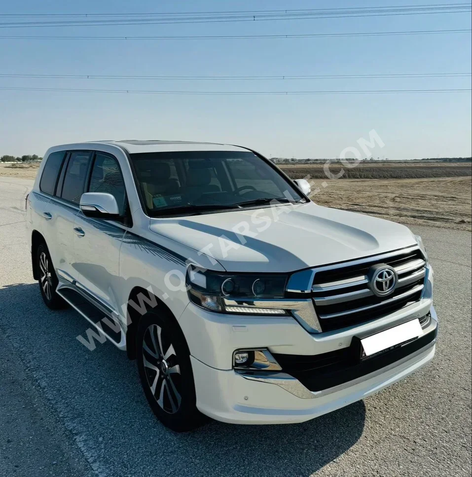 Toyota  Land Cruiser  GXR- Grand Touring  2019  Automatic  116,000 Km  8 Cylinder  Four Wheel Drive (4WD)  SUV  White