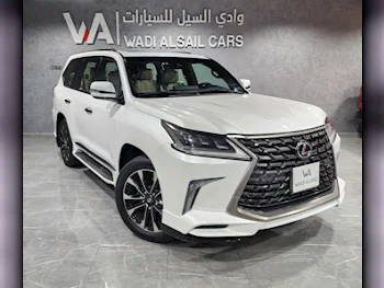 Lexus  LX  570  2016  Automatic  347,000 Km  8 Cylinder  Four Wheel Drive (4WD)  SUV  White