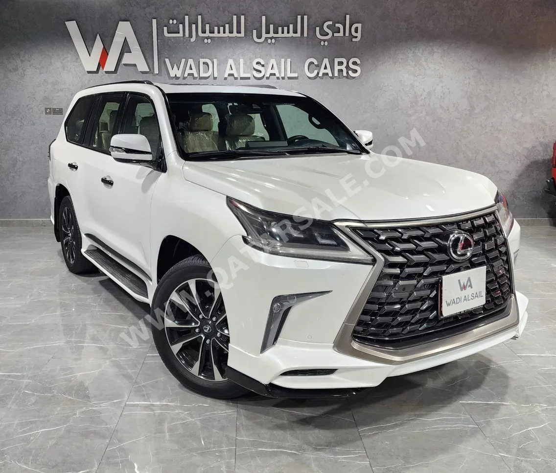 Lexus  LX  570  2016  Automatic  347,000 Km  8 Cylinder  Four Wheel Drive (4WD)  SUV  White