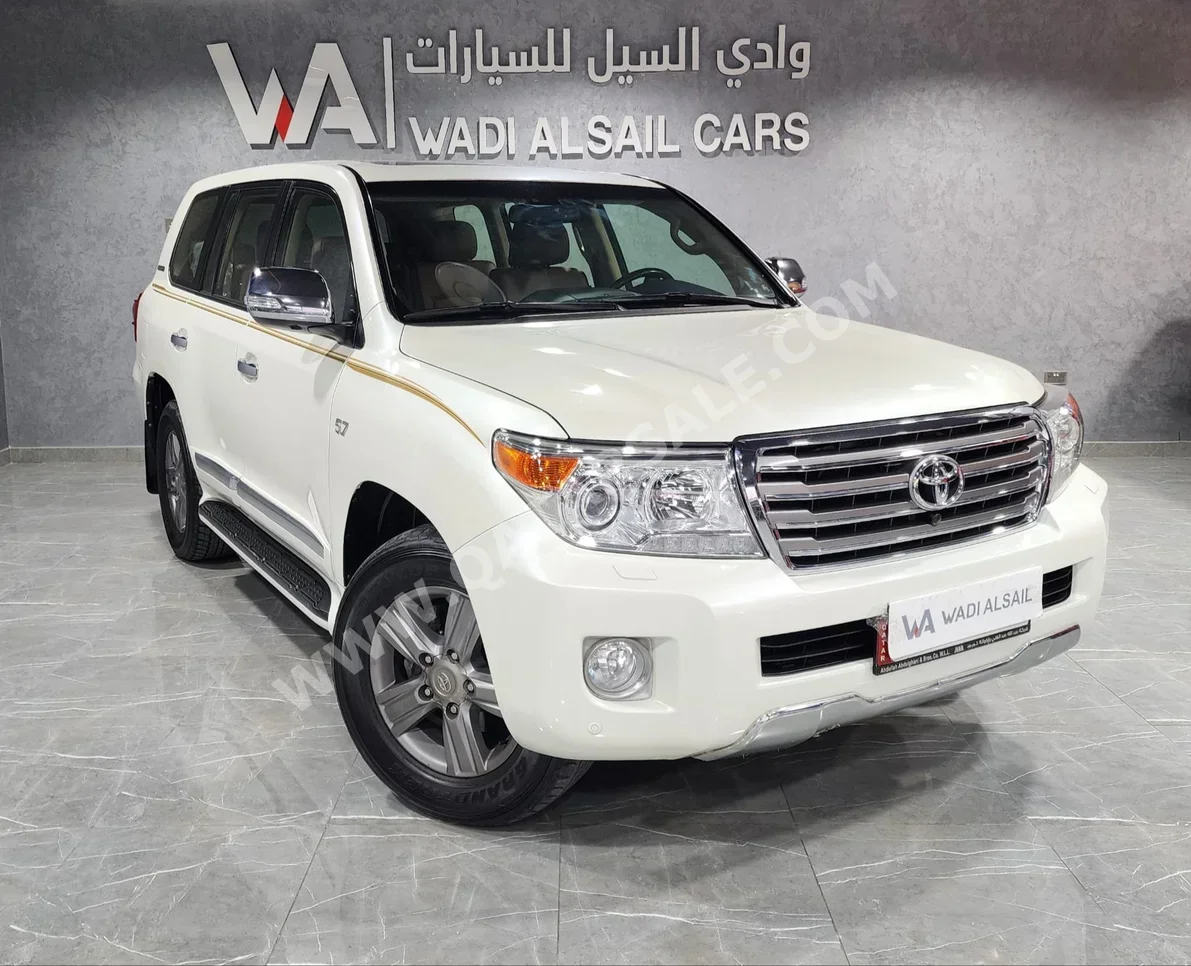 Toyota  Land Cruiser  VXR  2015  Automatic  199,000 Km  8 Cylinder  Four Wheel Drive (4WD)  SUV  White