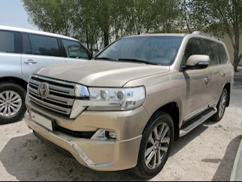 Toyota  Land Cruiser  VXS  2016  Automatic  188,000 Km  8 Cylinder  Four Wheel Drive (4WD)  SUV  Gold