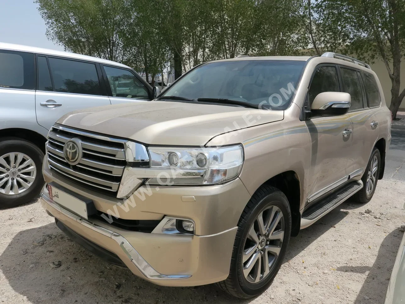 Toyota  Land Cruiser  VXS  2016  Automatic  188,000 Km  8 Cylinder  Four Wheel Drive (4WD)  SUV  Gold