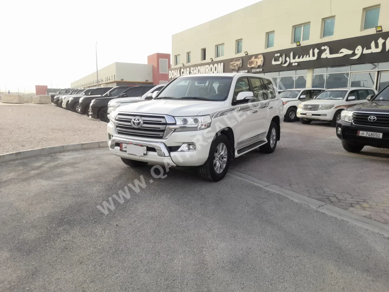 Toyota  Land Cruiser  GXR  2016  Automatic  235,000 Km  8 Cylinder  Four Wheel Drive (4WD)  SUV  White