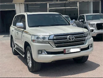 Toyota  Land Cruiser  VXR  2016  Automatic  166,000 Km  8 Cylinder  Four Wheel Drive (4WD)  SUV  White