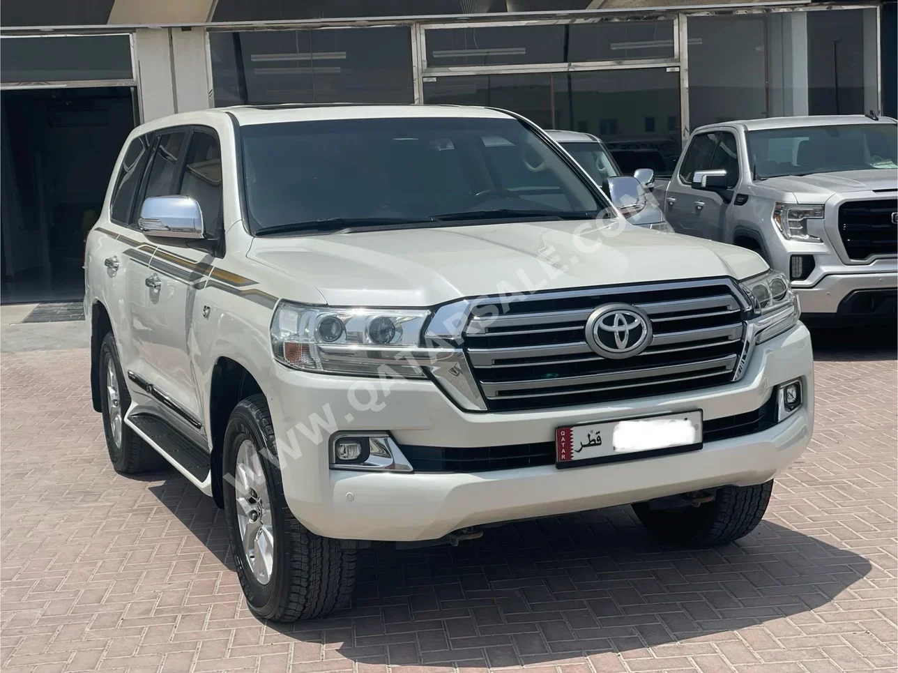 Toyota  Land Cruiser  VXR  2016  Automatic  166,000 Km  8 Cylinder  Four Wheel Drive (4WD)  SUV  White