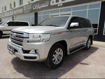 Toyota  Land Cruiser  GXR  2017  Automatic  163,000 Km  8 Cylinder  Four Wheel Drive (4WD)  SUV  Silver