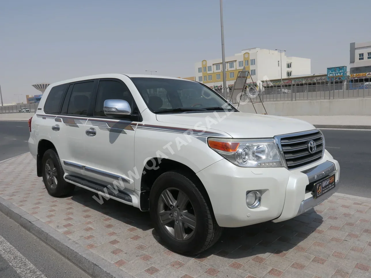 Toyota  Land Cruiser  GXR  2015  Automatic  160,000 Km  8 Cylinder  Four Wheel Drive (4WD)  SUV  White