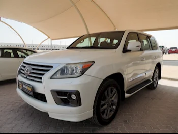 Lexus  LX  570 S  2015  Automatic  382,000 Km  8 Cylinder  Four Wheel Drive (4WD)  SUV  White