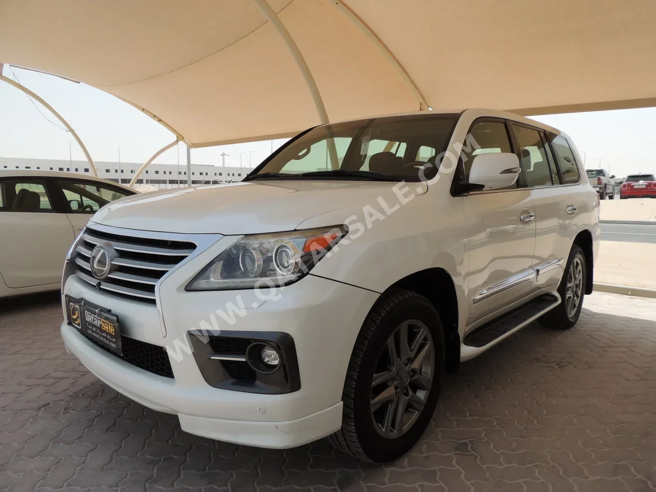 Lexus  LX  570 S  2015  Automatic  382,000 Km  8 Cylinder  Four Wheel Drive (4WD)  SUV  White