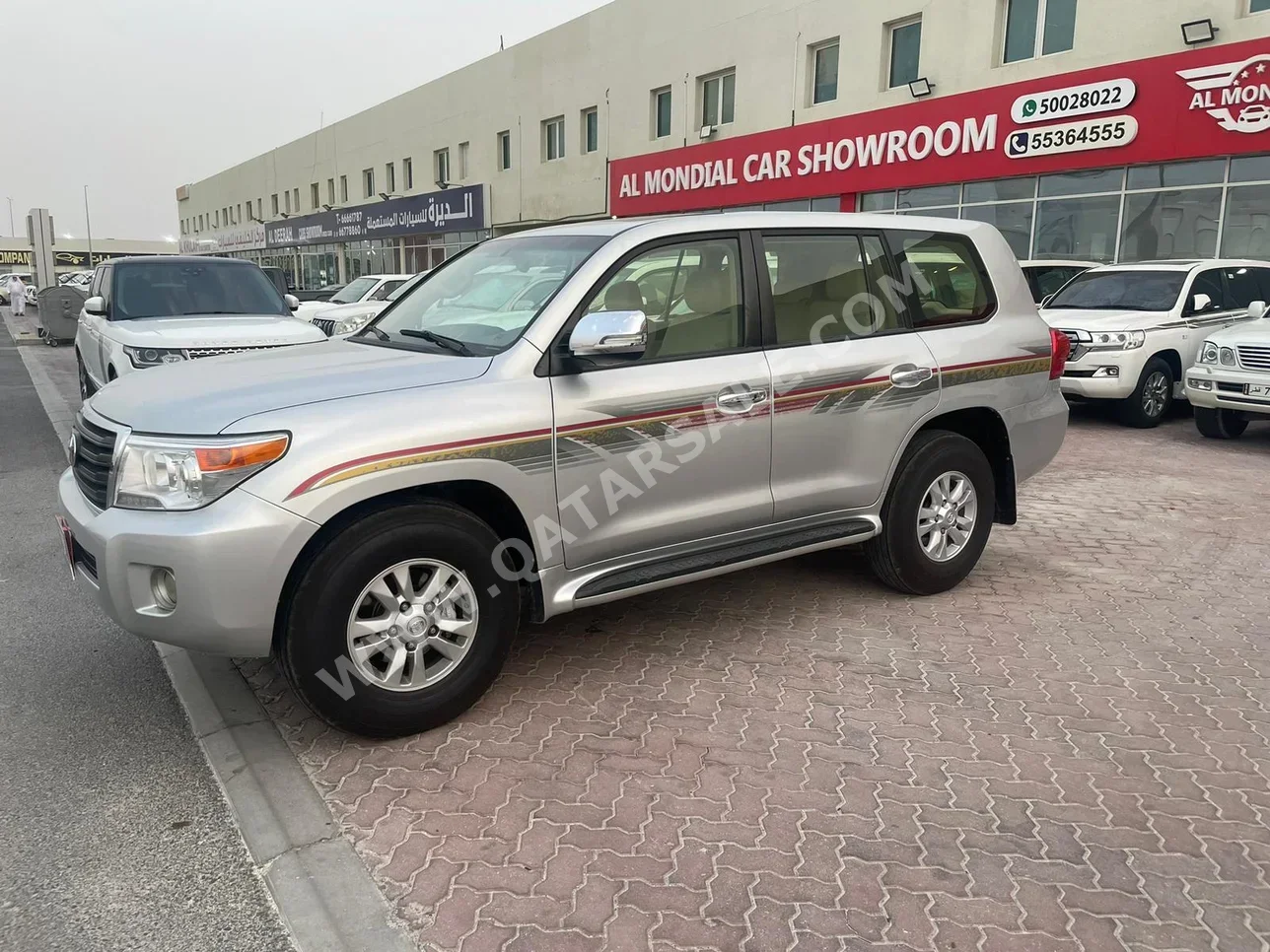 Toyota  Land Cruiser  GXR  2012  Automatic  294,000 Km  8 Cylinder  Four Wheel Drive (4WD)  SUV  Silver