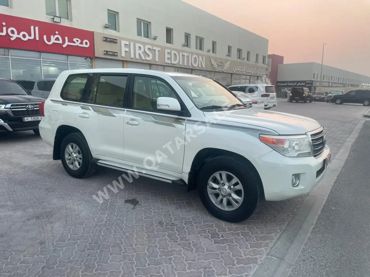 Toyota  Land Cruiser  GXR  2014  Automatic  332,000 Km  6 Cylinder  Four Wheel Drive (4WD)  SUV  White