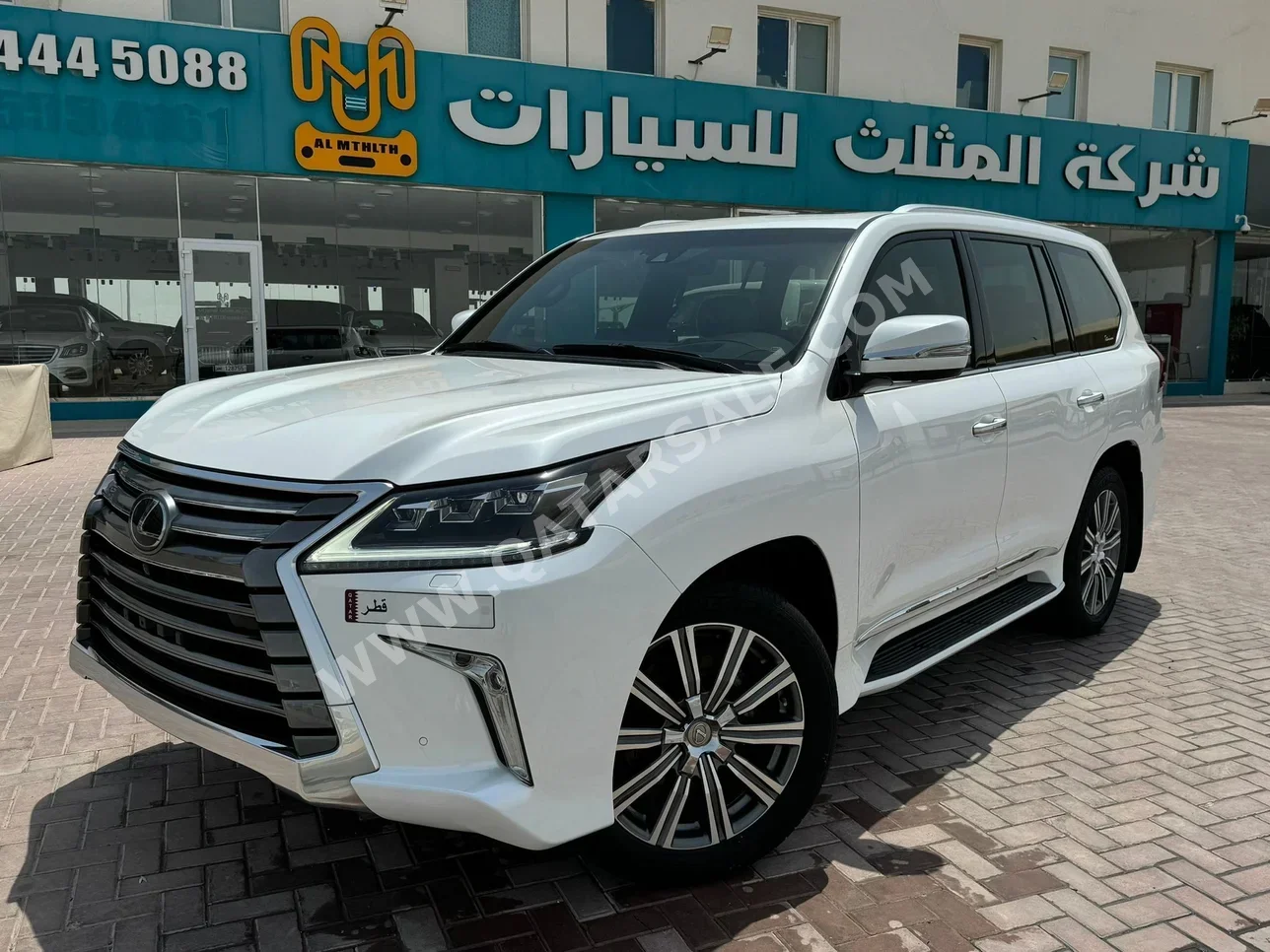 Lexus  LX  570  2017  Automatic  82,000 Km  8 Cylinder  Four Wheel Drive (4WD)  SUV  White