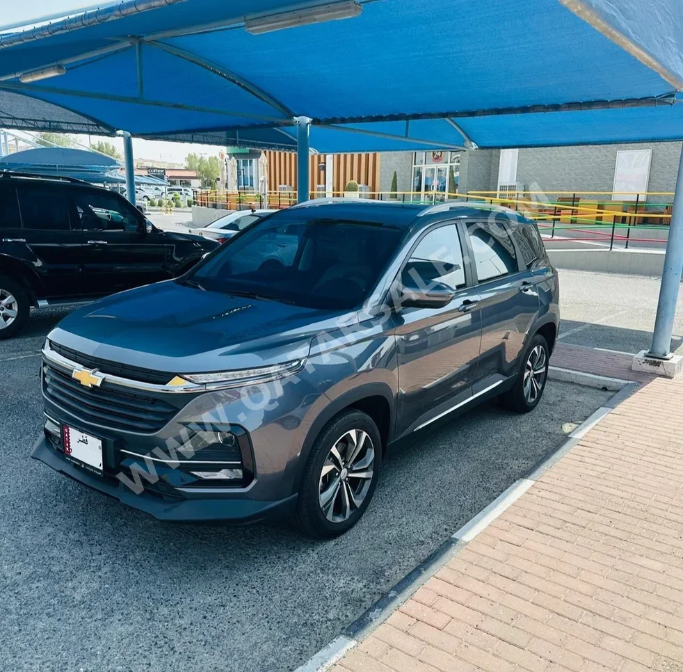 Chevrolet  Captiva  Premier  2024  Automatic  6,200 Km  4 Cylinder  Four Wheel Drive (4WD)  SUV  Gray  With Warranty