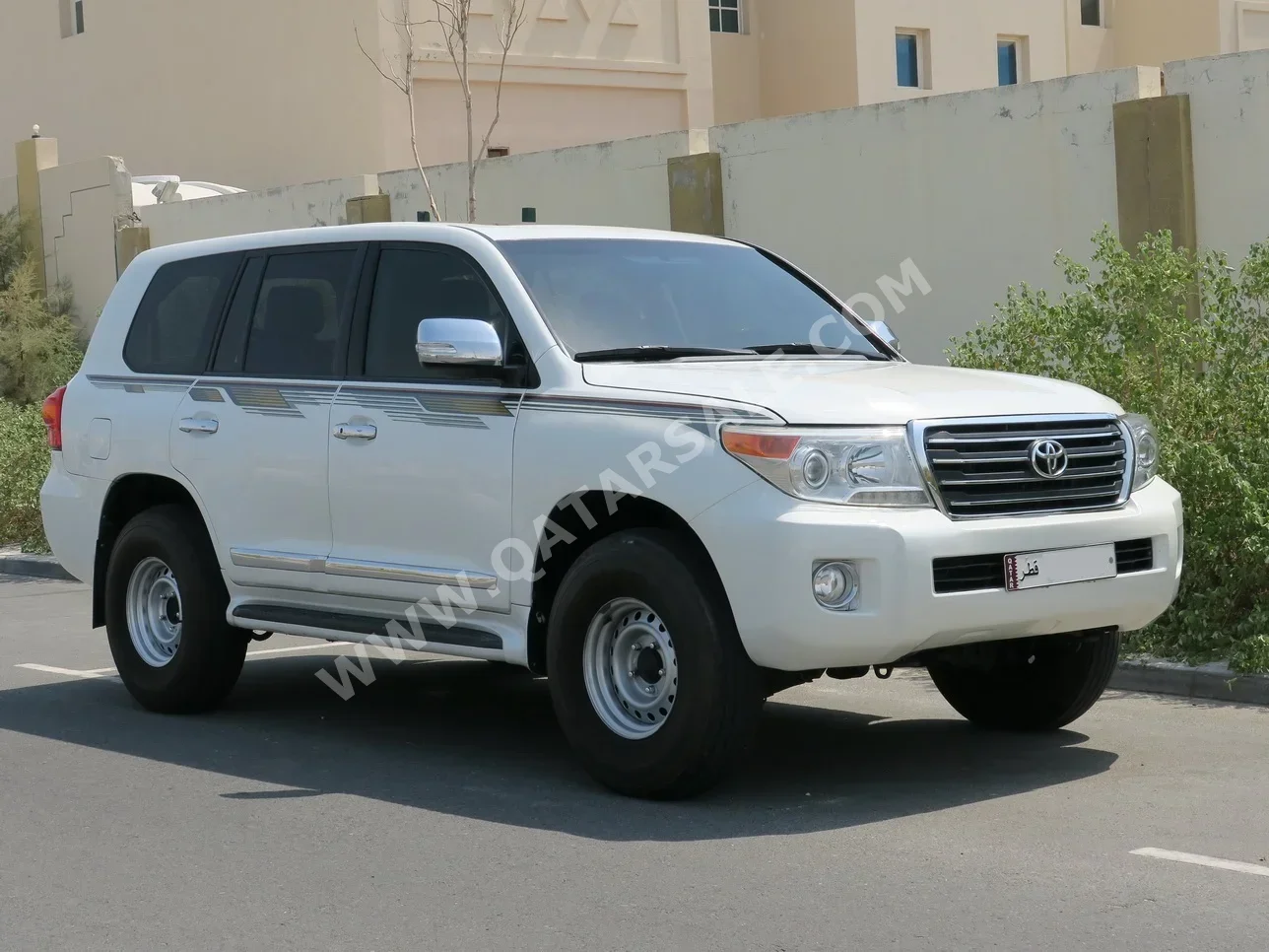 Toyota  Land Cruiser  GXR  2013  Automatic  300,000 Km  8 Cylinder  Four Wheel Drive (4WD)  SUV  White