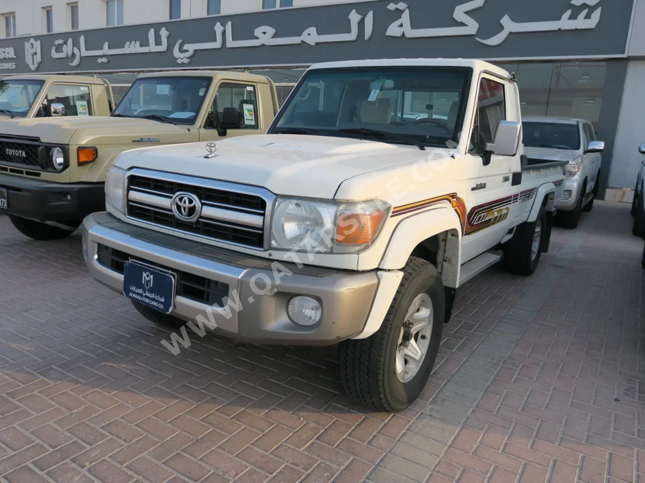 Toyota  Land Cruiser  LX  2016  Manual  375,000 Km  6 Cylinder  Four Wheel Drive (4WD)  Pick Up  White