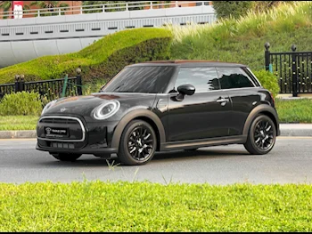 Mini  Cooper  2024  Automatic  3,300 Km  4 Cylinder  Front Wheel Drive (FWD)  Hatchback  Black  With Warranty