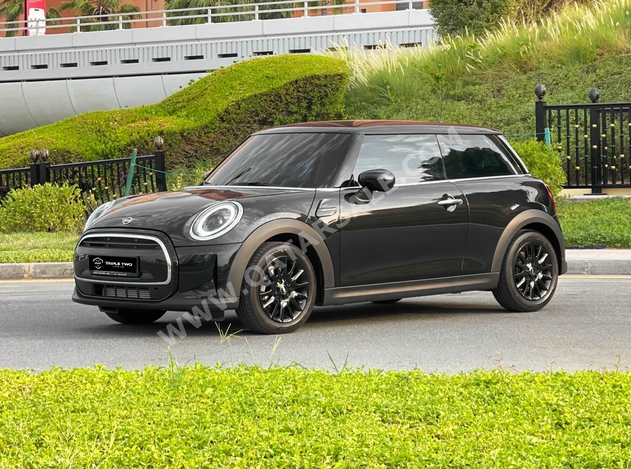 Mini  Cooper  2024  Automatic  3,300 Km  4 Cylinder  Front Wheel Drive (FWD)  Hatchback  Black  With Warranty