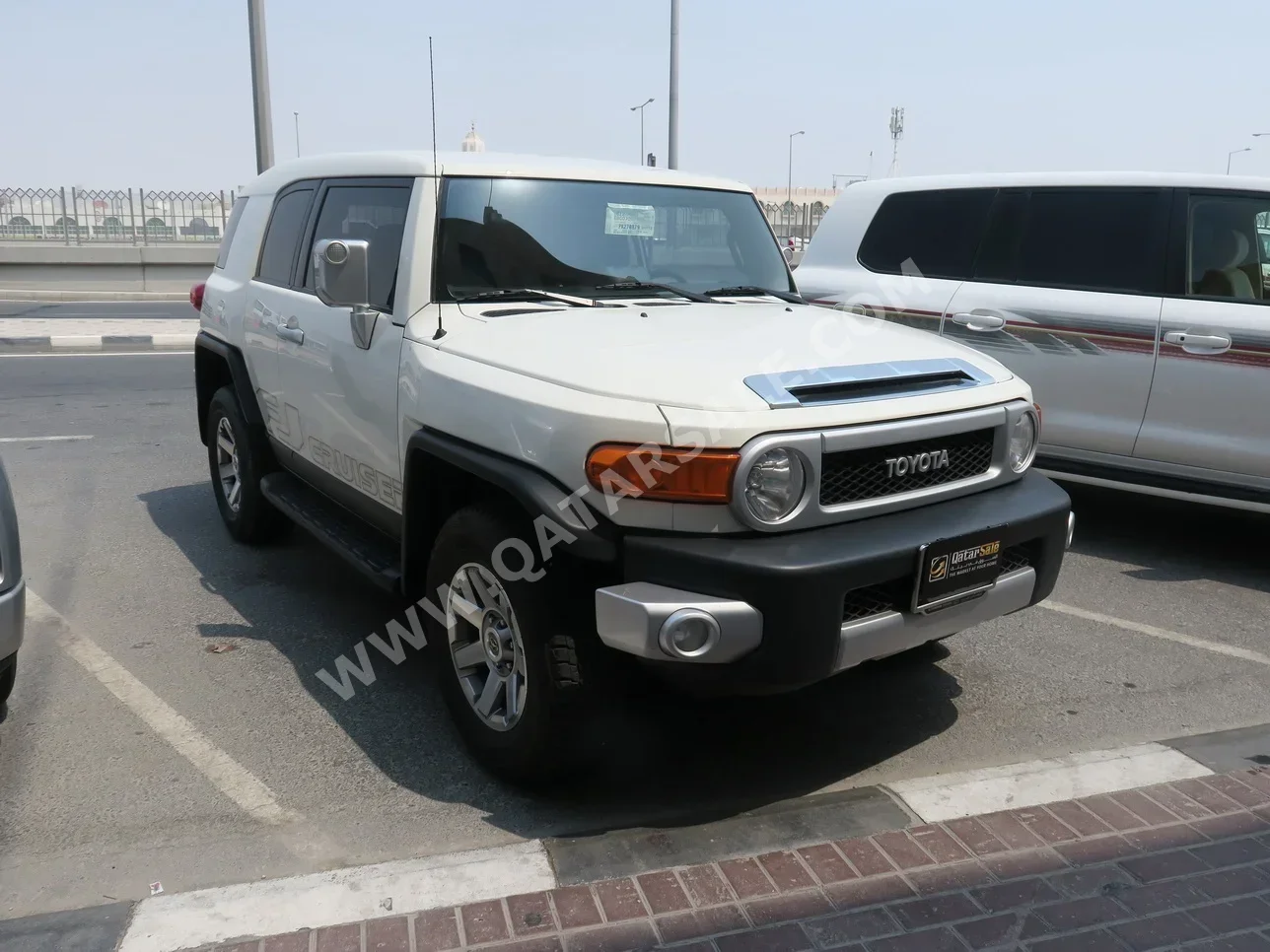 Toyota  FJ Cruiser  2023  Automatic  96,000 Km  6 Cylinder  Four Wheel Drive (4WD)  SUV  White  With Warranty