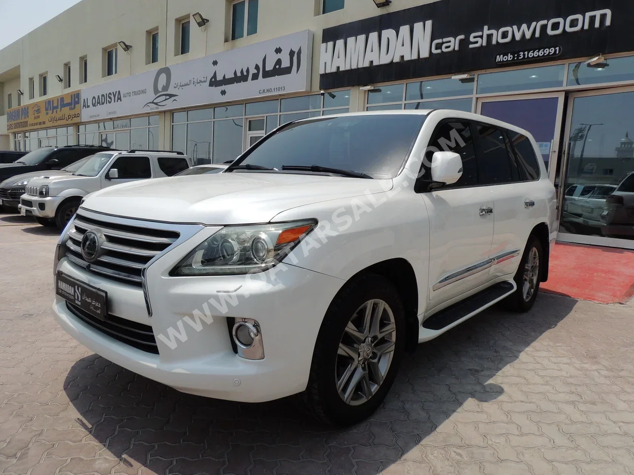 Lexus  LX  570  2012  Automatic  236,000 Km  8 Cylinder  Four Wheel Drive (4WD)  SUV  White